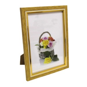 Ramka na zdjecie 13x9 cm z złotym środkiem